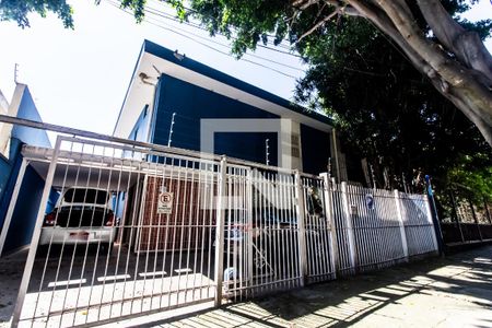 Casa à venda com 250m², 5 quartos e 9 vagas Casa à venda com 250m², 5 quartos e 9 vagasFachada