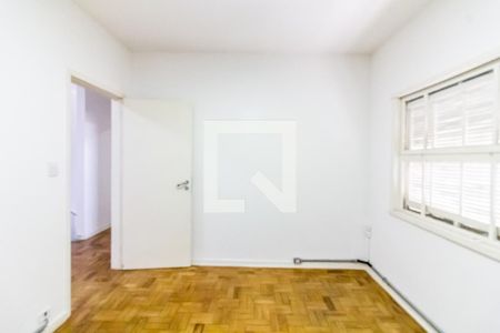 Casa à venda com 250m², 5 quartos e 9 vagas Casa à venda com 250m², 5 quartos e 9 vagasQuarto 2