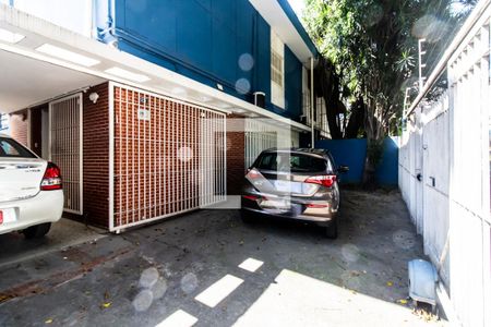 Casa à venda com 250m², 5 quartos e 9 vagas Casa à venda com 250m², 5 quartos e 9 vagasGaragem
