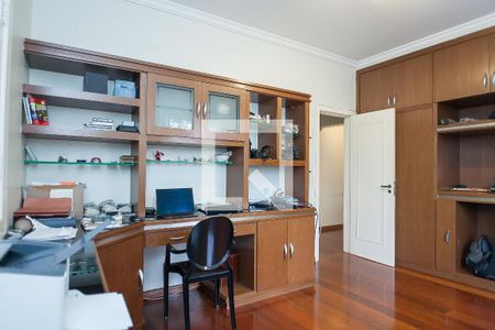 Casa de condomínio à venda com 450m², 4 quartos e 3 vagas Casa de condomínio à venda com 450m², 4 quartos e 3 vagasQuarto 1