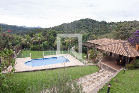 Casa de condomínio à venda com 450m², 4 quartos e 3 vagas Casa de condomínio à venda com 450m², 4 quartos e 3 vagasQuintal