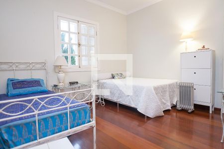 Casa de condomínio à venda com 450m², 4 quartos e 3 vagas Casa de condomínio à venda com 450m², 4 quartos e 3 vagasSuite 2