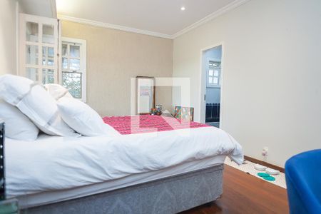 Casa de condomínio à venda com 450m², 4 quartos e 3 vagas Casa de condomínio à venda com 450m², 4 quartos e 3 vagasSuite master