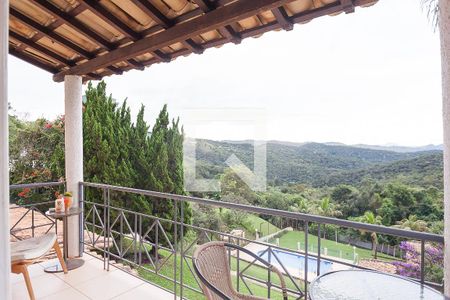 Casa de condomínio à venda com 450m², 4 quartos e 3 vagas Casa de condomínio à venda com 450m², 4 quartos e 3 vagasVaranda da suite master