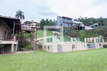Casa de condomínio à venda com 450m², 4 quartos e 3 vagas Casa de condomínio à venda com 450m², 4 quartos e 3 vagasQuintal