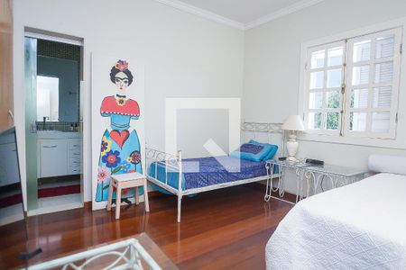 Casa de condomínio à venda com 450m², 4 quartos e 3 vagas Casa de condomínio à venda com 450m², 4 quartos e 3 vagasSuite 2