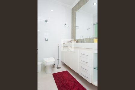 Casa de condomínio à venda com 450m², 4 quartos e 3 vagas Casa de condomínio à venda com 450m², 4 quartos e 3 vagasBanheiro suite 2