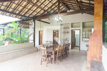 Casa de condomínio à venda com 450m², 4 quartos e 3 vagas Casa de condomínio à venda com 450m², 4 quartos e 3 vagaschurrasqueira