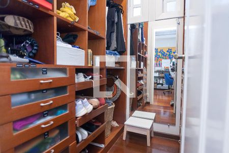 Casa de condomínio à venda com 450m², 4 quartos e 3 vagas Casa de condomínio à venda com 450m², 4 quartos e 3 vagasCloset suite master