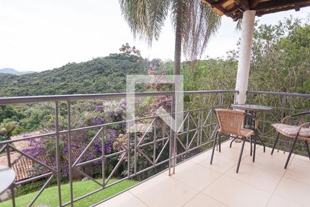 Casa de condomínio à venda com 450m², 4 quartos e 3 vagas Casa de condomínio à venda com 450m², 4 quartos e 3 vagasVaranda da suite master