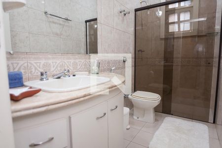 Casa de condomínio à venda com 450m², 4 quartos e 3 vagas Casa de condomínio à venda com 450m², 4 quartos e 3 vagasBanheiro Social