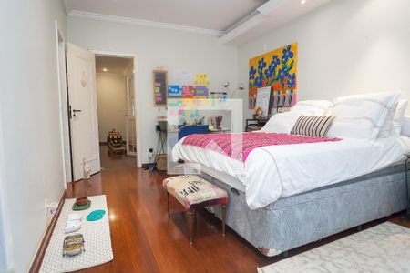 Casa de condomínio à venda com 450m², 4 quartos e 3 vagas Casa de condomínio à venda com 450m², 4 quartos e 3 vagasSuite master