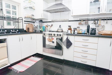 Casa de condomínio à venda com 450m², 4 quartos e 3 vagas Casa de condomínio à venda com 450m², 4 quartos e 3 vagasCozinha