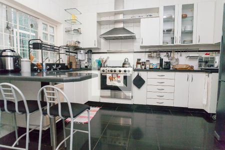 Casa de condomínio à venda com 450m², 4 quartos e 3 vagas Casa de condomínio à venda com 450m², 4 quartos e 3 vagasCozinha