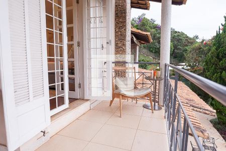 Casa de condomínio à venda com 450m², 4 quartos e 3 vagas Casa de condomínio à venda com 450m², 4 quartos e 3 vagasVaranda da suite master