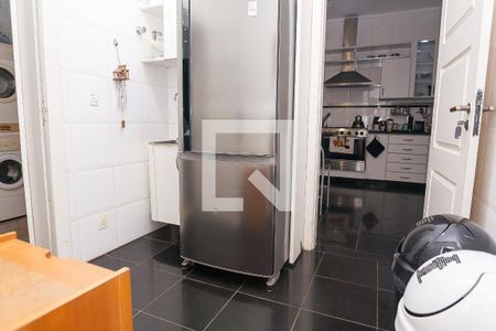 Casa de condomínio à venda com 450m², 4 quartos e 3 vagas Casa de condomínio à venda com 450m², 4 quartos e 3 vagasCozinha