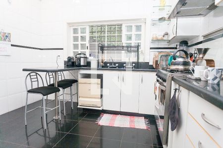 Casa de condomínio à venda com 450m², 4 quartos e 3 vagas Casa de condomínio à venda com 450m², 4 quartos e 3 vagasCozinha