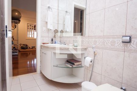 Casa de condomínio à venda com 450m², 4 quartos e 3 vagas Casa de condomínio à venda com 450m², 4 quartos e 3 vagasBanheiro Social