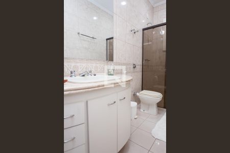 Casa de condomínio à venda com 450m², 4 quartos e 3 vagas Casa de condomínio à venda com 450m², 4 quartos e 3 vagasBanheiro Social