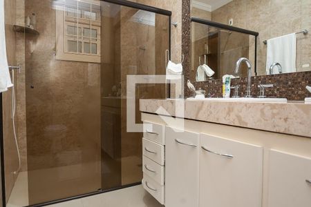 Casa de condomínio à venda com 450m², 4 quartos e 3 vagas Casa de condomínio à venda com 450m², 4 quartos e 3 vagasBanheiro suite 1