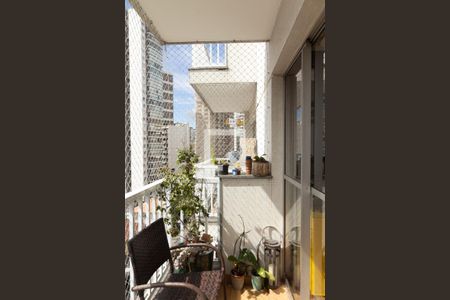 Varanda  de apartamento para alugar com 2 quartos, 74m² em Vila Nova Conceição, São Paulo