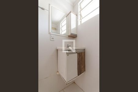 Banheiro de apartamento para alugar com 1 quarto, 40m² em Cristal, Porto Alegre