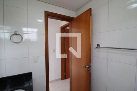 Banheiro de apartamento à venda com 2 quartos, 53m² em Vila Santos, São Paulo