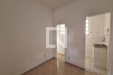 Casa à venda com 98m², 2 quartos e 2 vagasSala