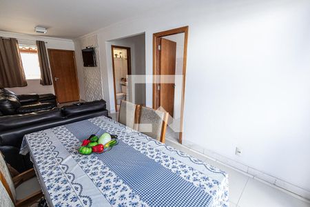 Sala de casa de condomínio à venda com 3 quartos, 180m² em Santa Monica, Belo Horizonte