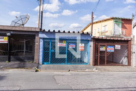 Casa à venda com 150m², 2 quartos e 2 vagas Casa à venda com 150m², 2 quartos e 2 vagasFachada