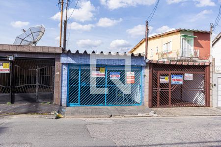 Casa à venda com 150m², 2 quartos e 2 vagas Casa à venda com 150m², 2 quartos e 2 vagasFachada