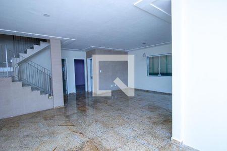 Sala de casa de condomínio à venda com 4 quartos, 595m² em Jacarepaguá, Rio de Janeiro