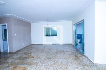 Sala de casa de condomínio à venda com 4 quartos, 595m² em Jacarepaguá, Rio de Janeiro