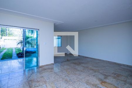 Sala de casa de condomínio à venda com 4 quartos, 595m² em Jacarepaguá, Rio de Janeiro