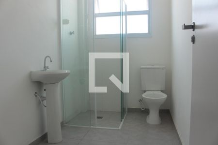 Banheiro de kitnet/studio para alugar com 1 quarto, 29m² em Santa Ifigênia, São Paulo