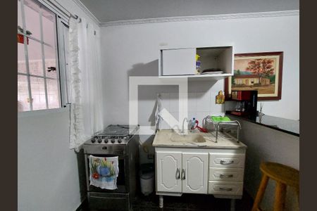 Cozinha de casa para alugar com 1 quarto, 30m² em Jardim Lallo, São Paulo