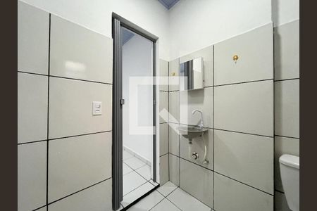 Banheiro  de casa para alugar com 1 quarto, 28m² em Vila Santa Catarina, São Paulo