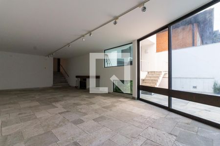 Cômodo de casa à venda com 4 quartos, 200m² em Jardim Europa, São Paulo