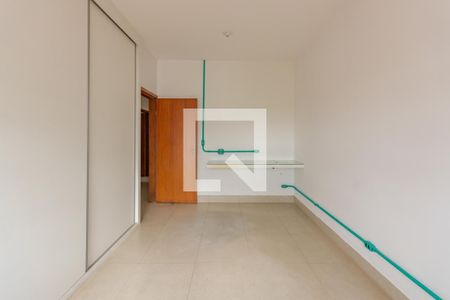 Quarto 1 de casa à venda com 3 quartos, 250m² em Santa Terezinha, Belo Horizonte