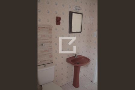 Banheiro de kitnet/studio para alugar com 1 quarto, 26m² em Glória, Porto Alegre