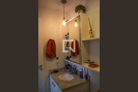 Banheiro suite de apartamento à venda com 2 quartos, 60m² em Glória, Porto Alegre