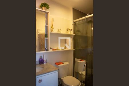 Banheiro suite de apartamento à venda com 2 quartos, 60m² em Glória, Porto Alegre
