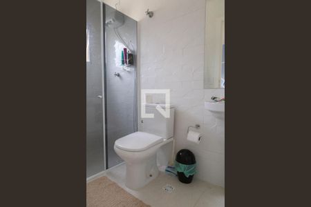 Casa à venda com 460m², 5 quartos e 6 vagas Casa à venda com 460m², 5 quartos e 6 vagasBanheiro Suíte 4