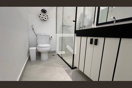 Banheiro de kitnet/studio à venda com 1 quarto, 27m² em Pinheiros, São Paulo
