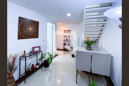 Casa de condomínio à venda com 68m², 2 quartos e 2 vagasSala