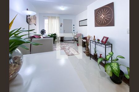 Casa de condomínio à venda com 68m², 2 quartos e 2 vagasSala