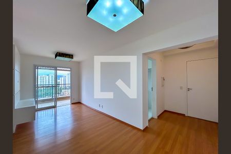 Sala de apartamento à venda com 3 quartos, 76m² em Jardim Tupanci, Barueri