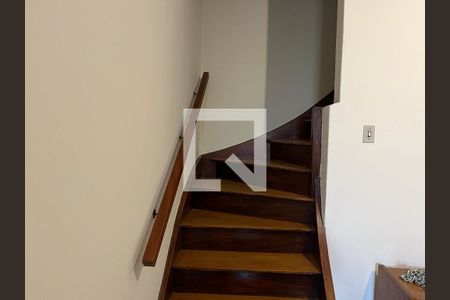 Escada de casa para alugar com 5 quartos, 119m² em Mirandópolis, São Paulo