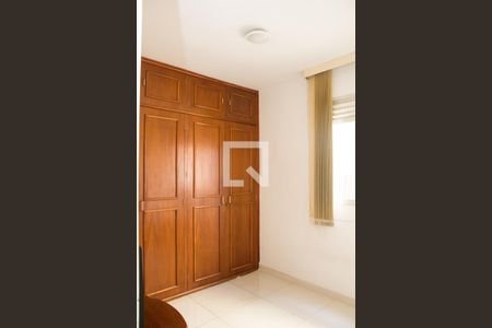 Quarto 1 de apartamento para alugar com 3 quartos, 70m² em Santa Efigênia, Belo Horizonte