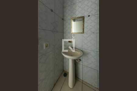 Banheiro de casa para alugar com 1 quarto, 40m² em Vila Darli, São Paulo